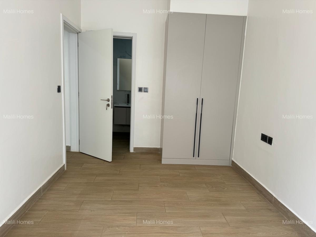 2 Bed Apartment in Riverside - 3