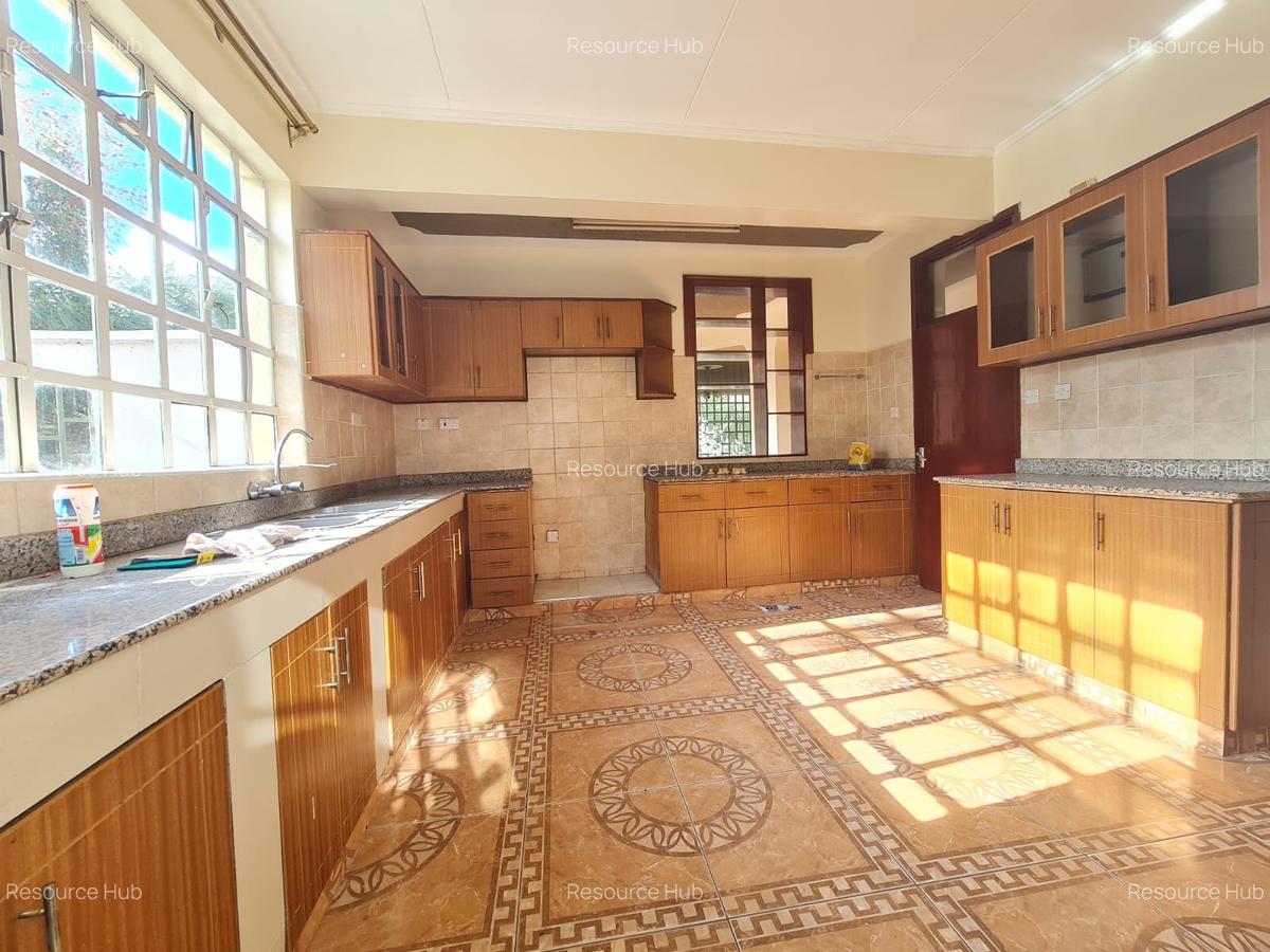 4 Bed House with En Suite at Bomas - 7