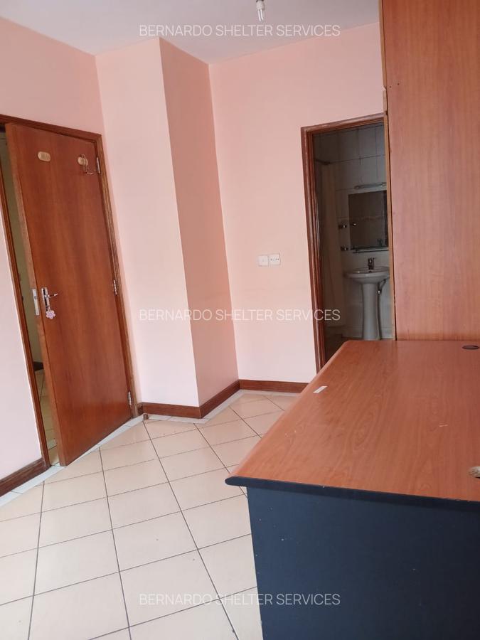 5 Bed House with En Suite at Red Cross - 14