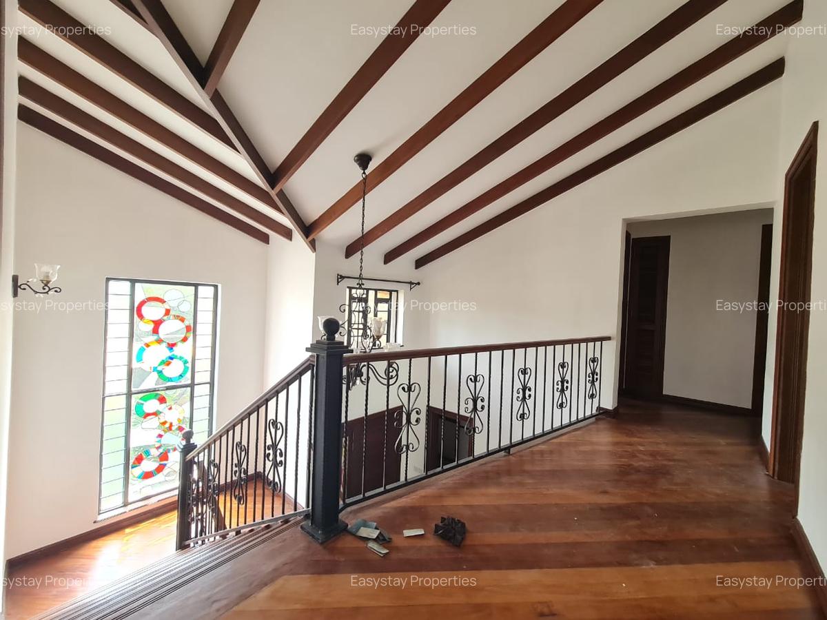 4 Bed Townhouse with En Suite in Ridgeways - 7