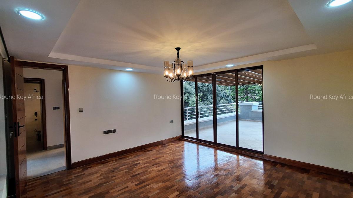 4 Bed House with En Suite at Rosslyn - 16