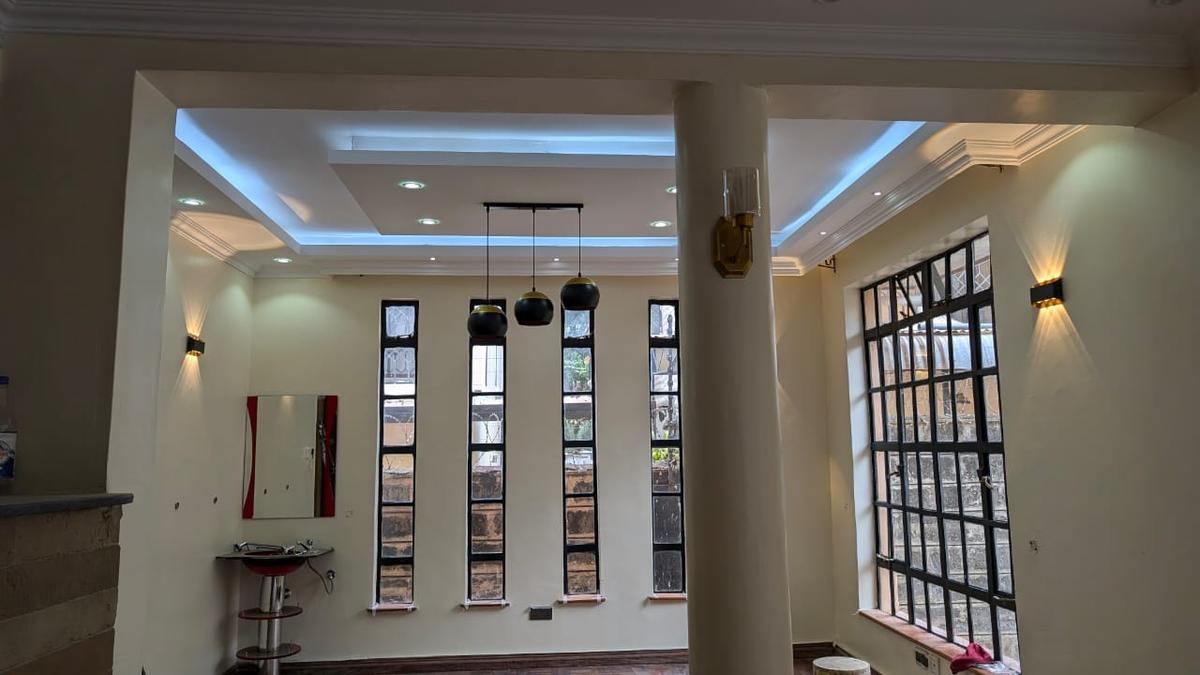 5 Bed Townhouse with En Suite at Lavington - 3