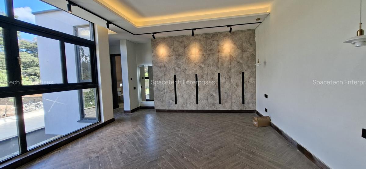 5 Bed House with En Suite in Nyari - 16