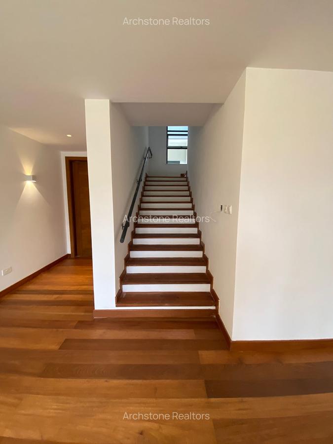 4 Bed Apartment with En Suite in Rosslyn - 8