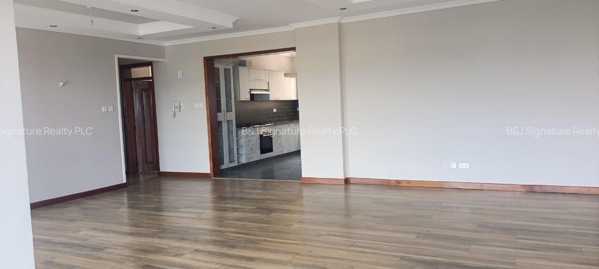 3 Bed Apartment with En Suite in Riverside - 3