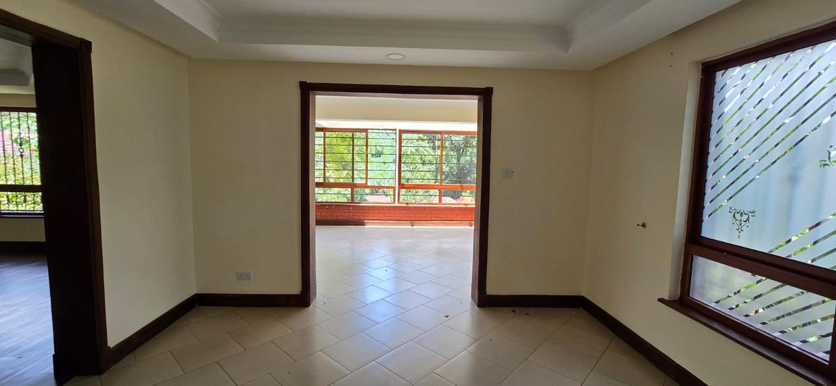 5 Bed House with En Suite in Spring Valley - 15