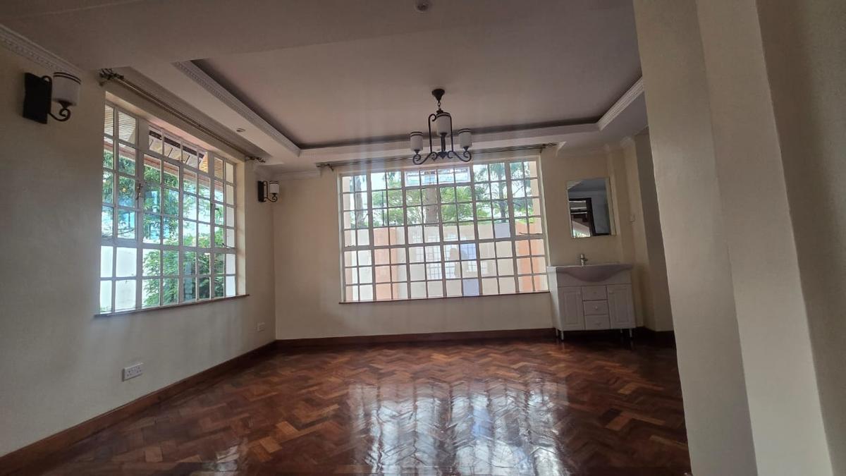 5 Bed Townhouse with En Suite in Lavington - 18