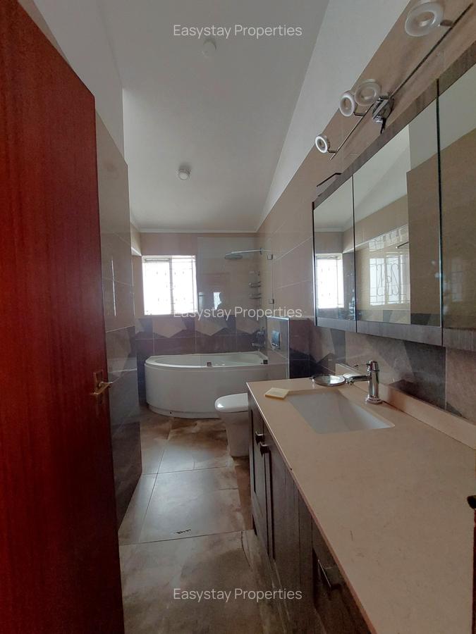 4 Bed Townhouse with En Suite in Brookside - 18