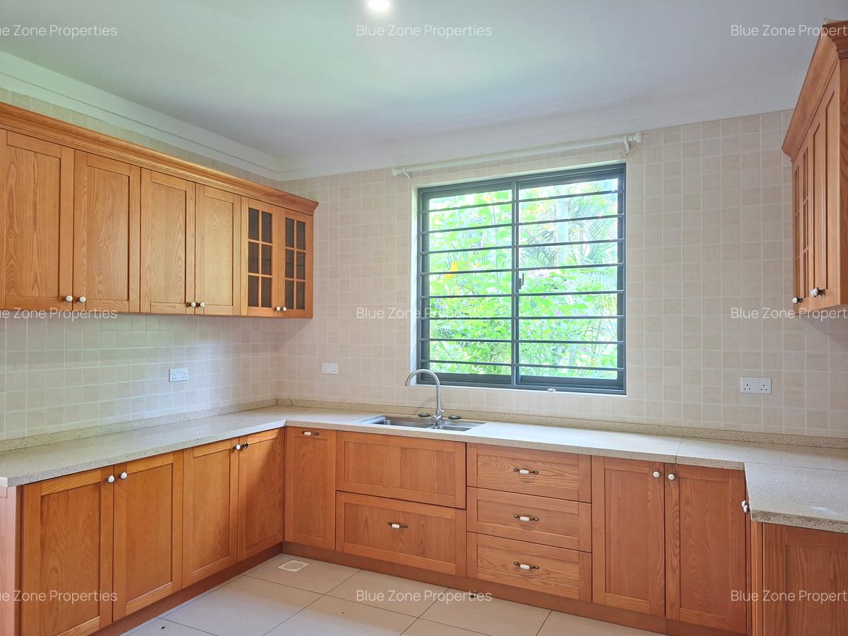 4 Bed Townhouse with En Suite at Off Glory Rd - 10