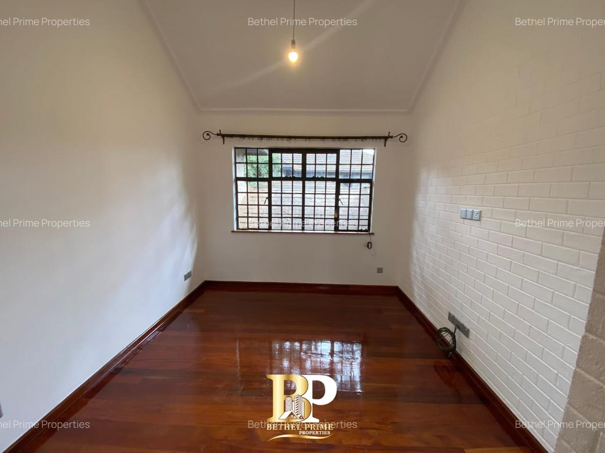 4 Bed Townhouse with En Suite in Spring Valley - 7