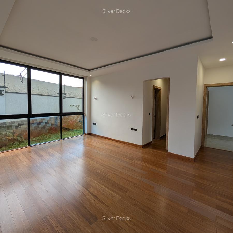 8 Bed Apartment with En Suite in Spring Valley - 14