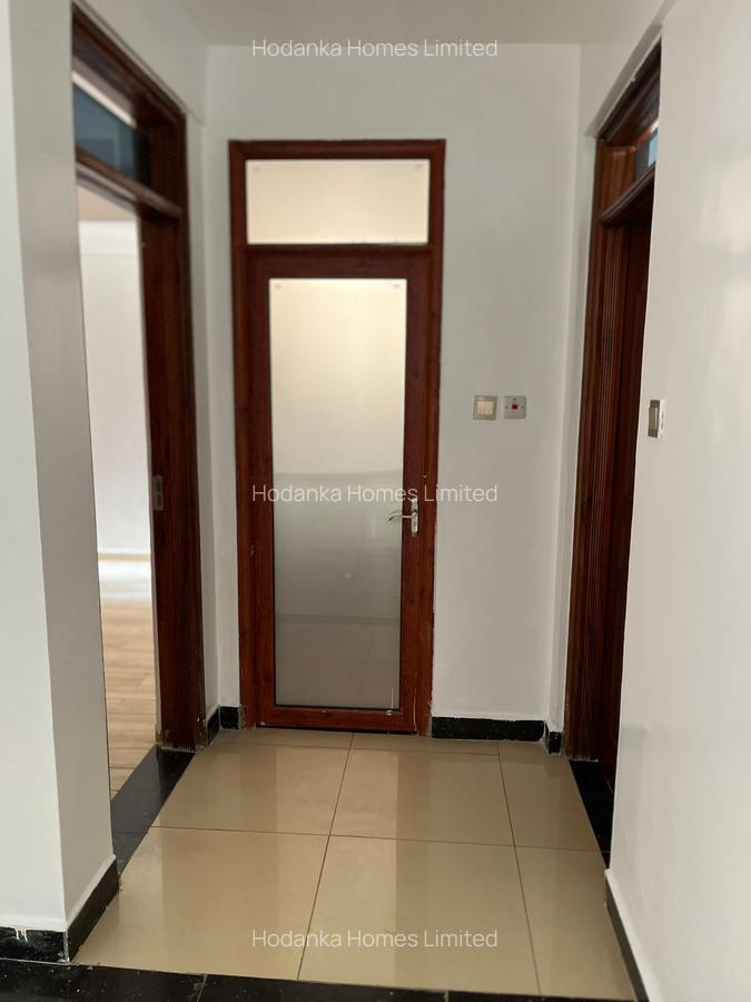 Serviced 2 Bed Apartment with En Suite in Kilimani - 11