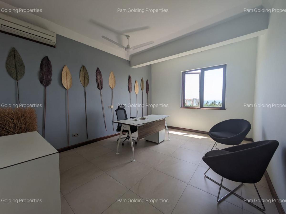 2 Bed Apartment with En Suite in Nyali Area - 18