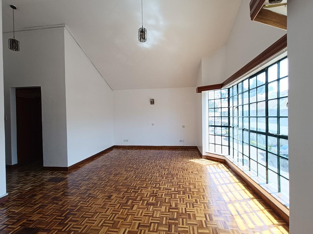 5 Bed Townhouse with En Suite in Spring Valley - 15