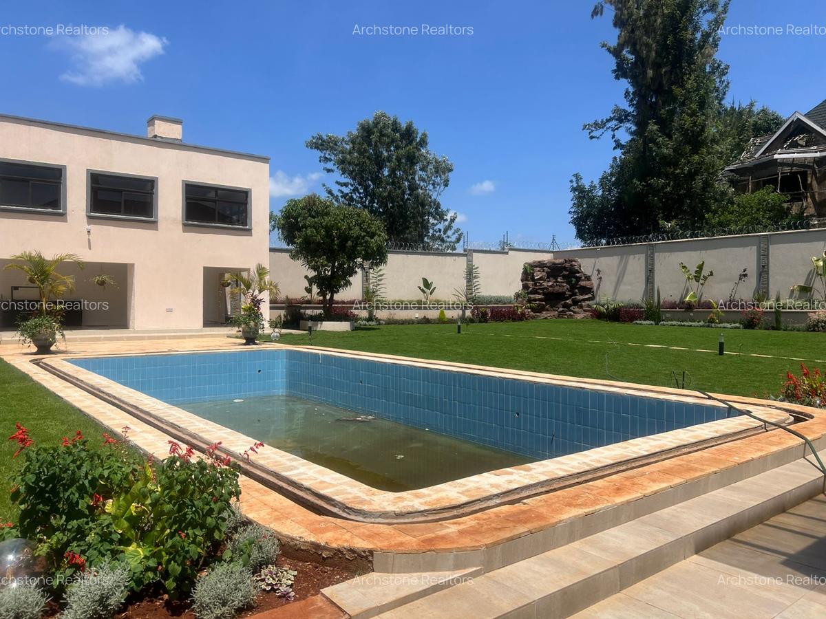 6 Bed House with En Suite in Runda - 11