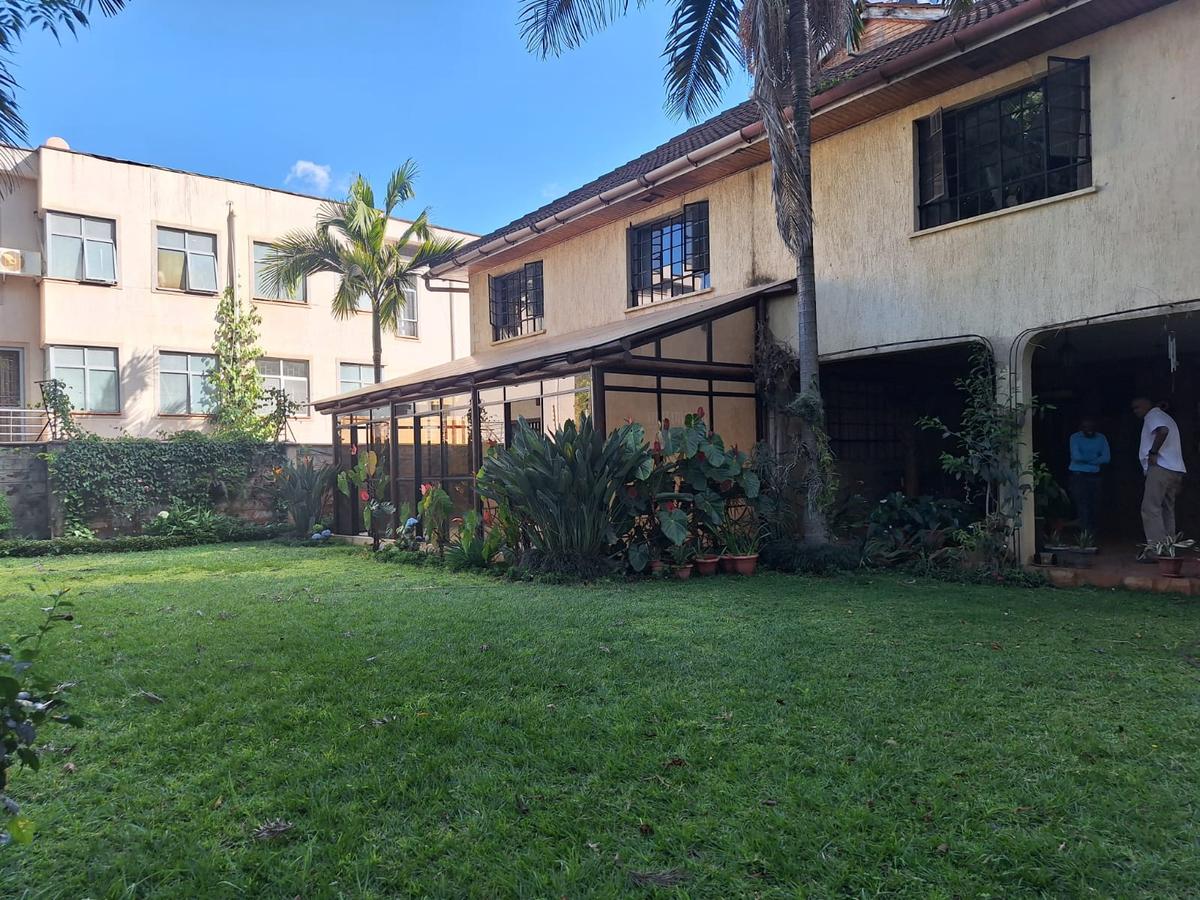 4 Bed Townhouse with En Suite in Westlands Area - 1