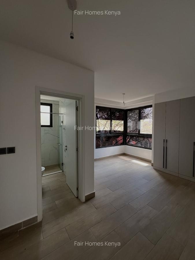 3 Bed Apartment with En Suite at Riverside Drive - 15