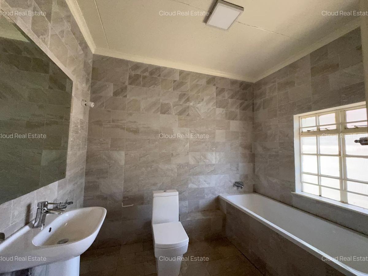 Commercial Property with Parking in Lavington - 8