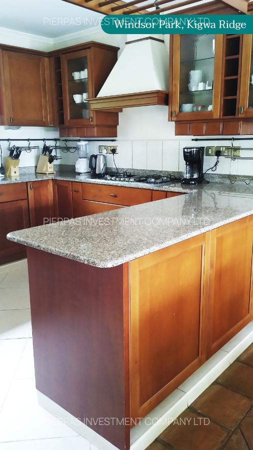 3 Bed House with En Suite in Ridgeways - 13