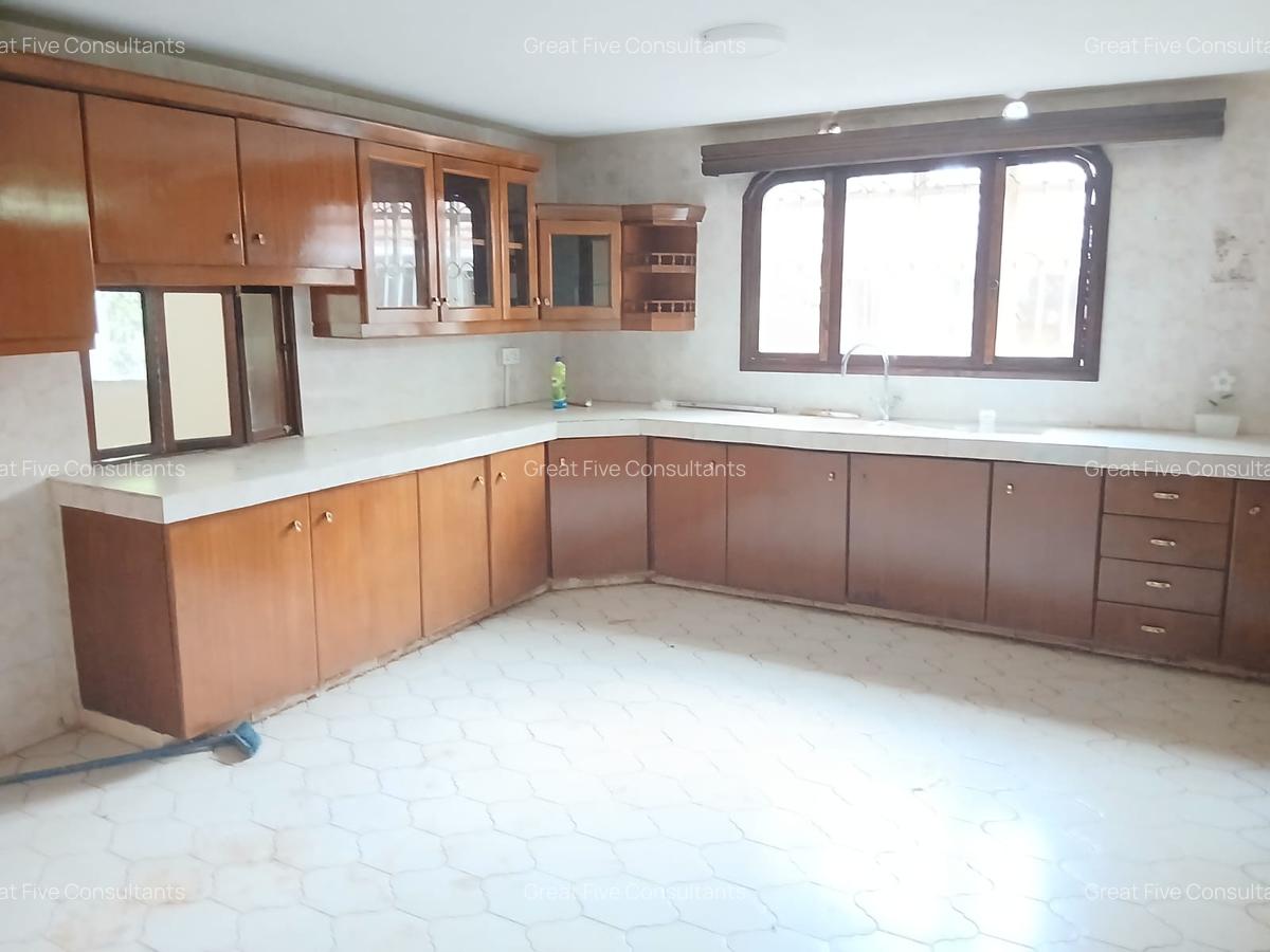 5 Bed House with En Suite in Runda - 6