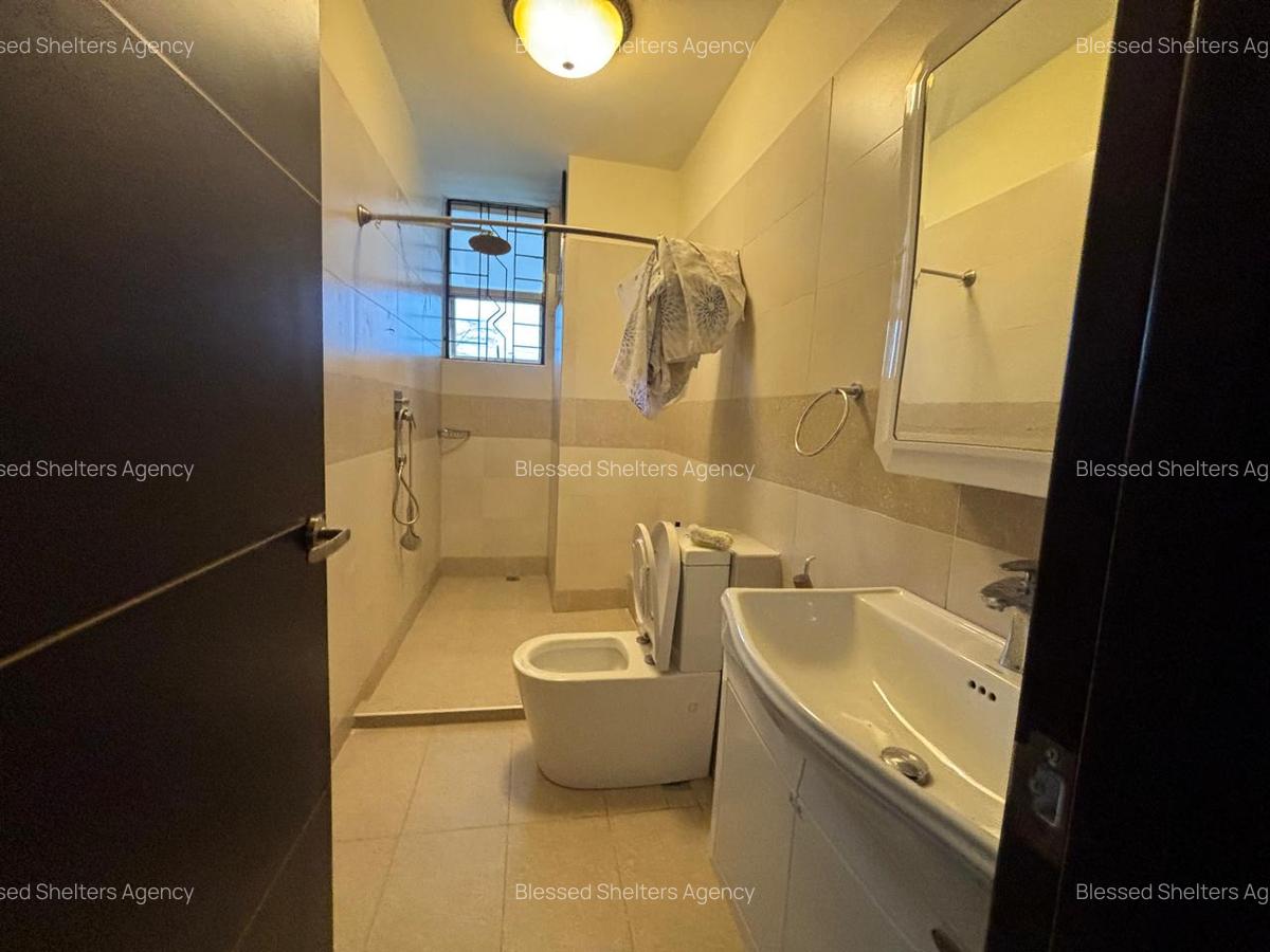 5 Bed Townhouse with En Suite in Ridgeways - 6