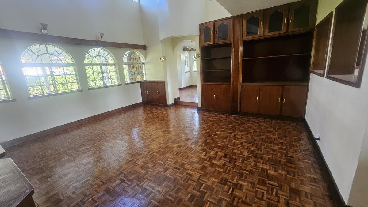 5 bed house with en suite in runda