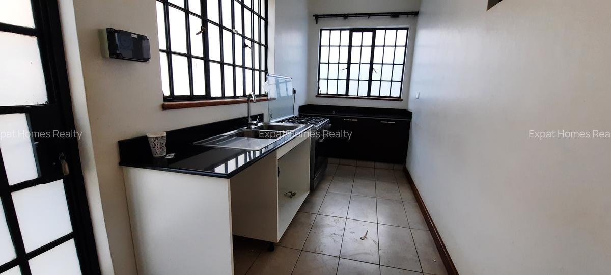 5 Bed Townhouse with En Suite in Lavington - 14