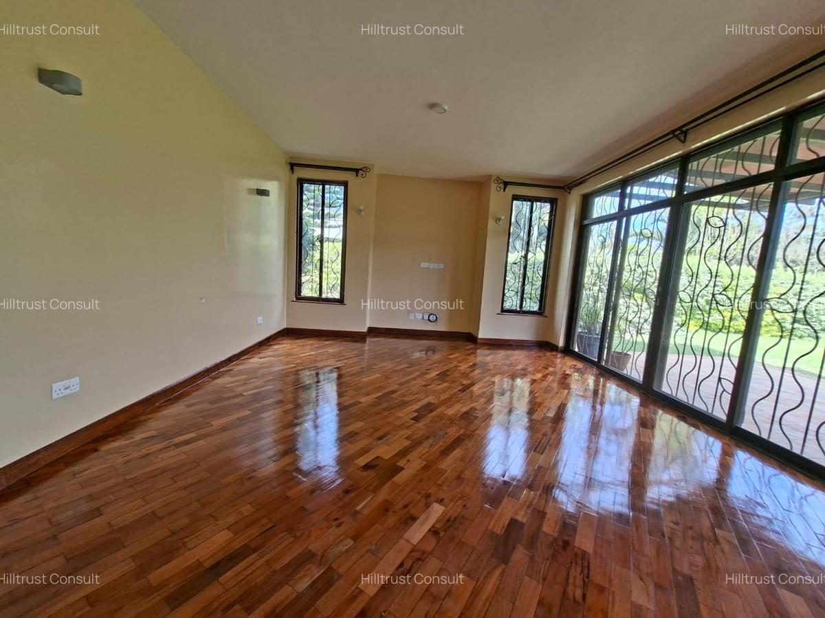 4 Bed Townhouse with En Suite in Ridgeways - 5