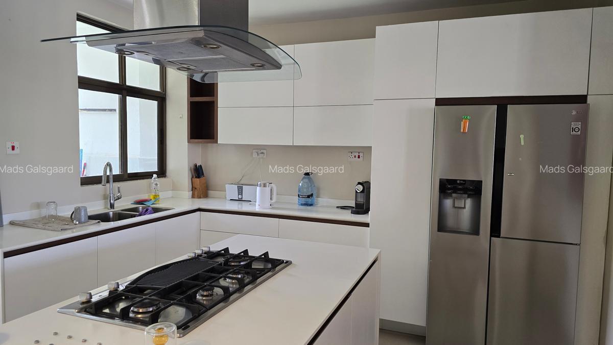 Furnished 3 Bed Apartment with En Suite at Hatheru Road - 6