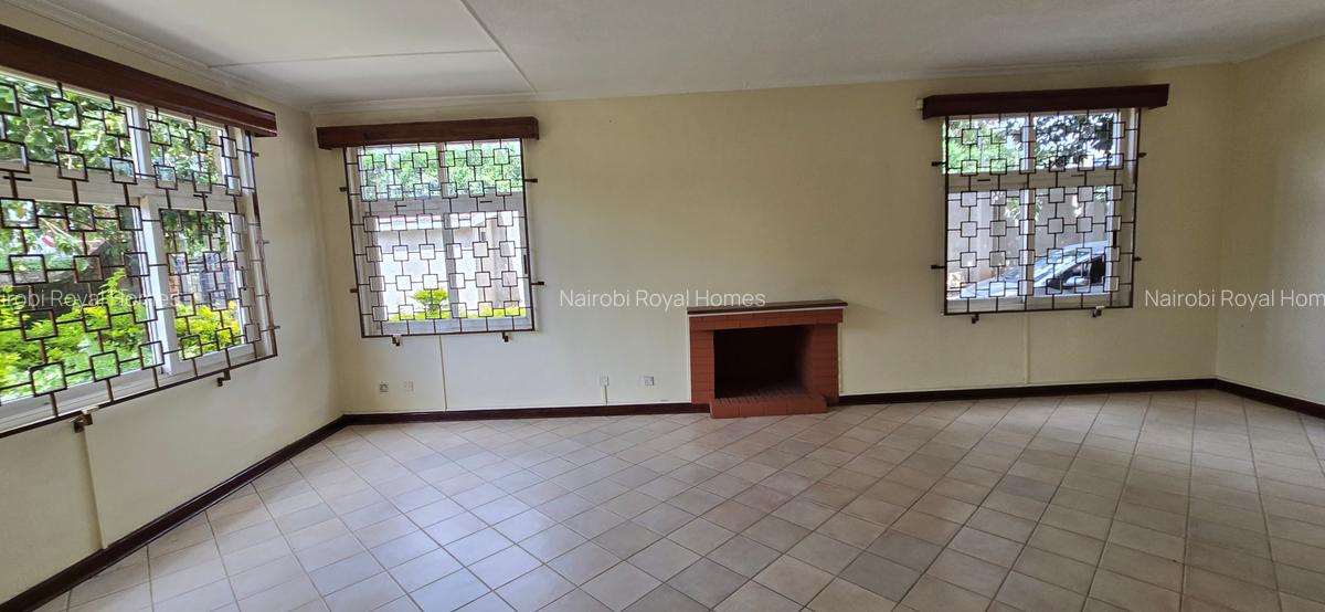 5 Bed Townhouse with En Suite at Lavington Green - 17