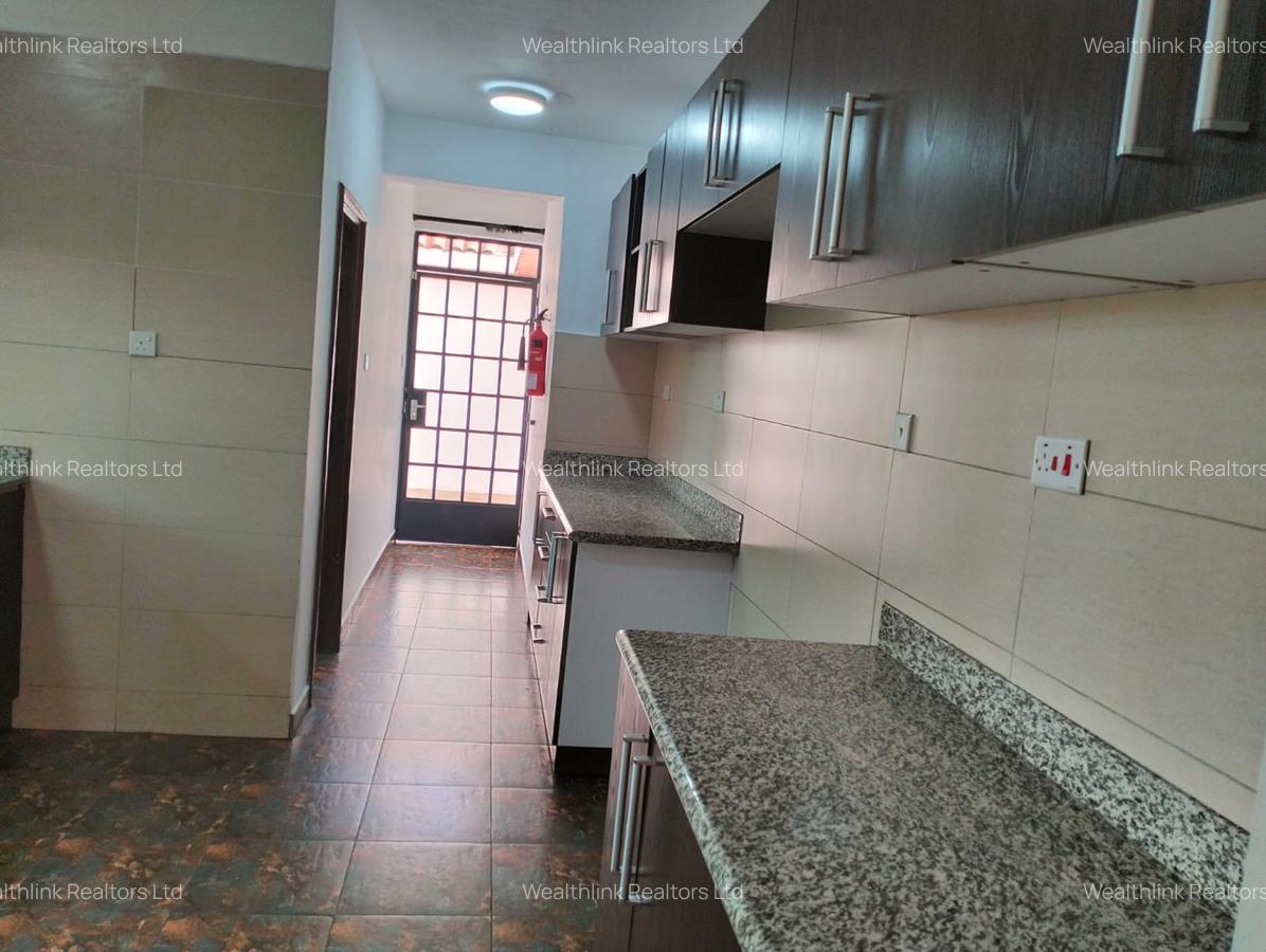 4 Bed Townhouse with En Suite at Lavington - 6