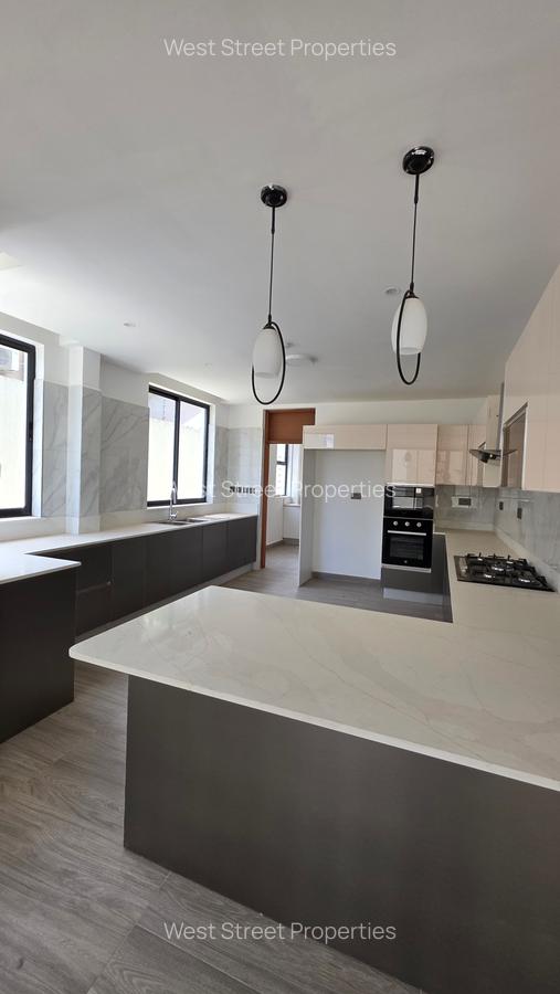 5 Bed Villa with En Suite at Lavington - 6