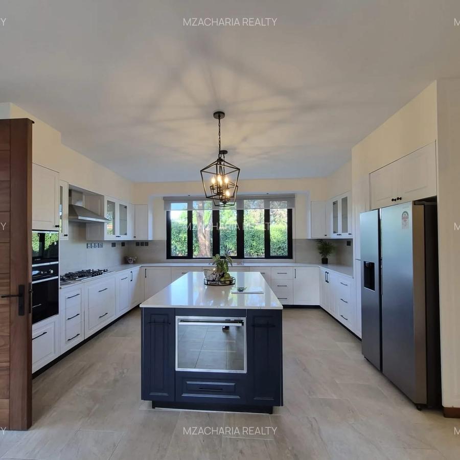 5 Bed Villa with En Suite in Runda - 3