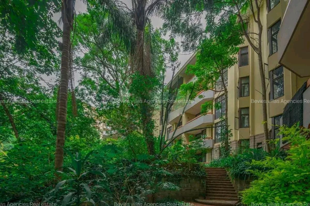 5 Bed Villa with En Suite at Lavington - 1