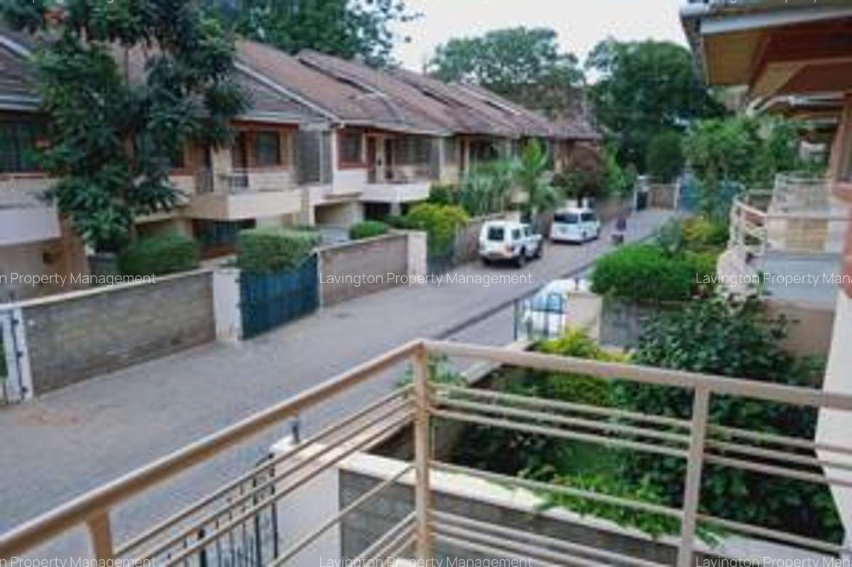 5 Bed Townhouse with En Suite at Lavington Green - 17