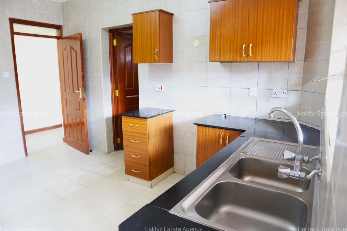 3 Bed Apartment with En Suite in Parklands - 5