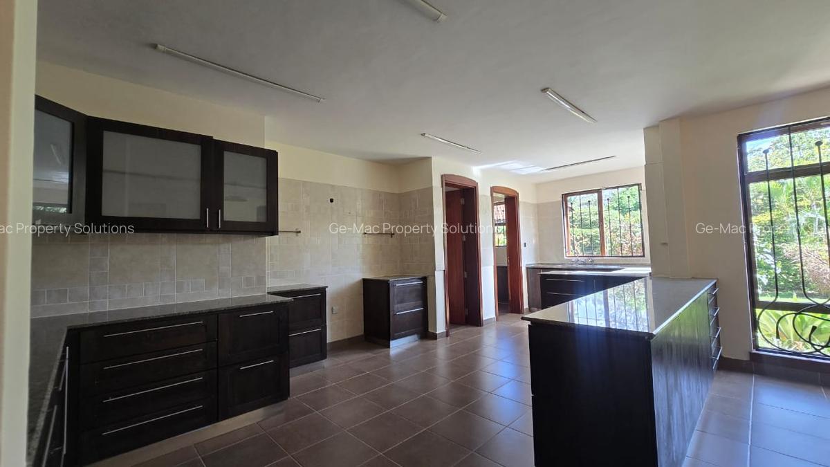 5 Bed House with En Suite in Runda - 18