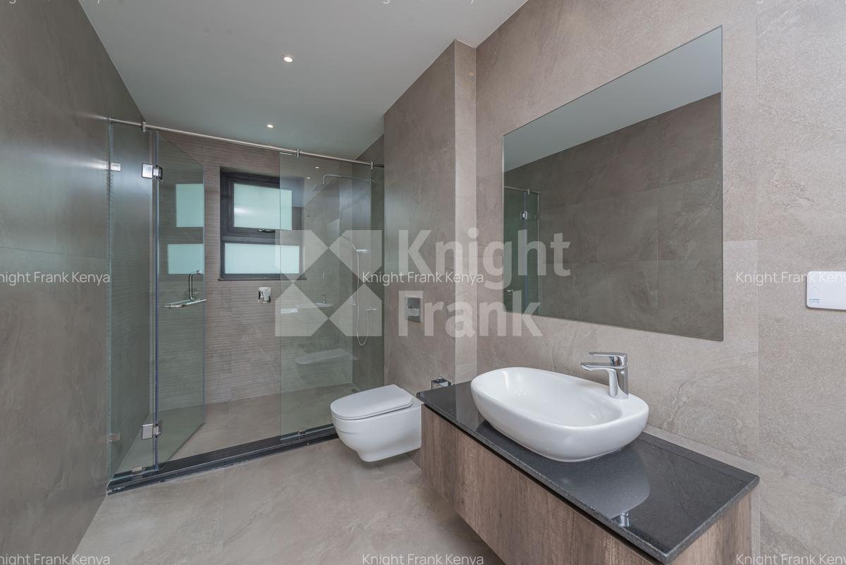 5 Bed Townhouse with En Suite at Isk Road - 8