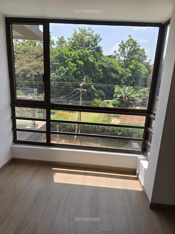 3 Bed Apartment with En Suite in Riverside - 6