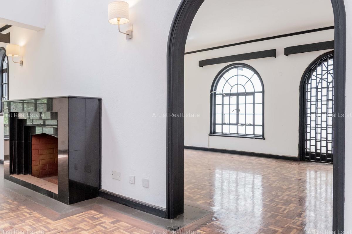 4 Bed Villa with En Suite at Riverside - 15