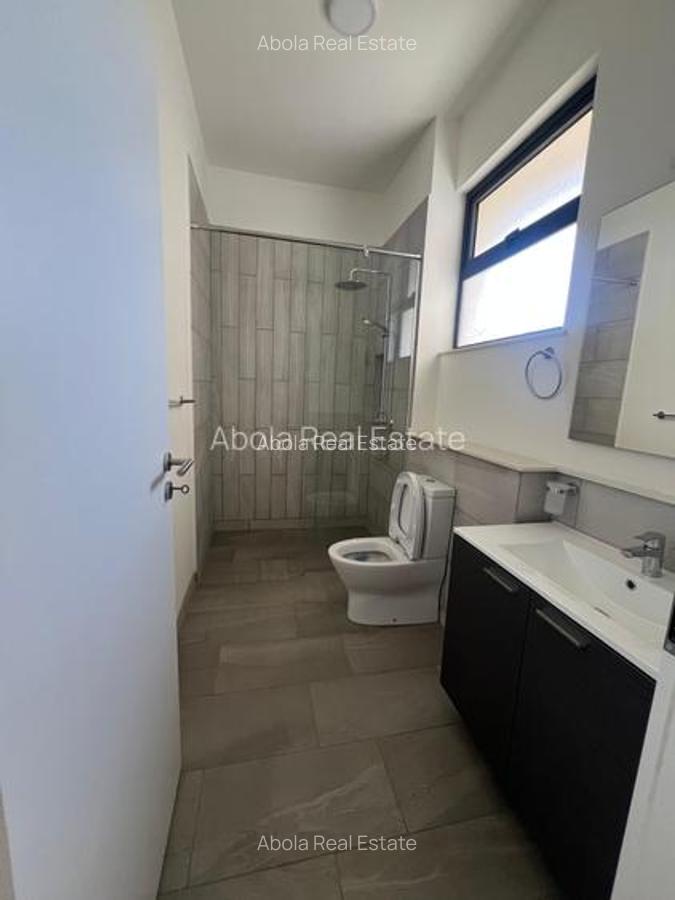 4 Bed Apartment with En Suite in Riverside - 5