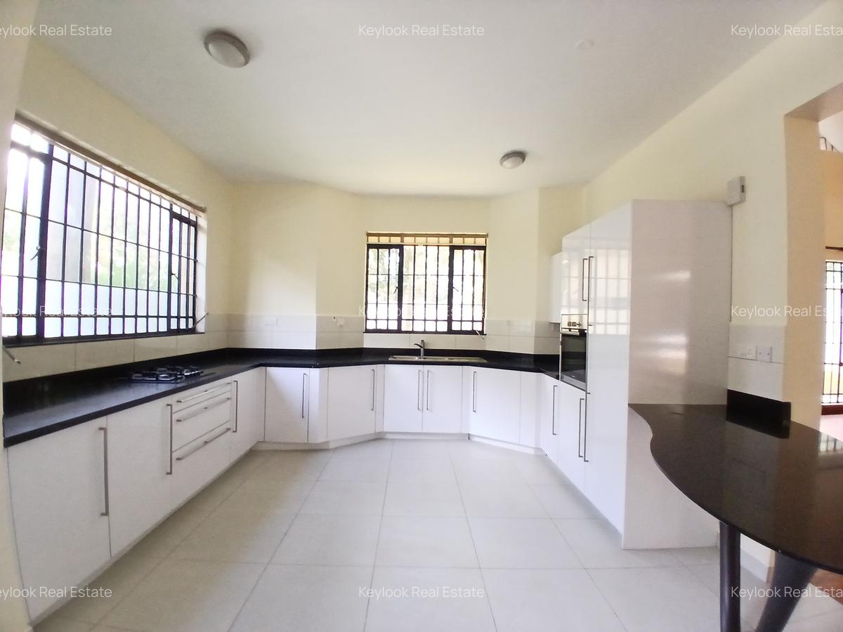 5 Bed Townhouse with En Suite at Lavington - 9