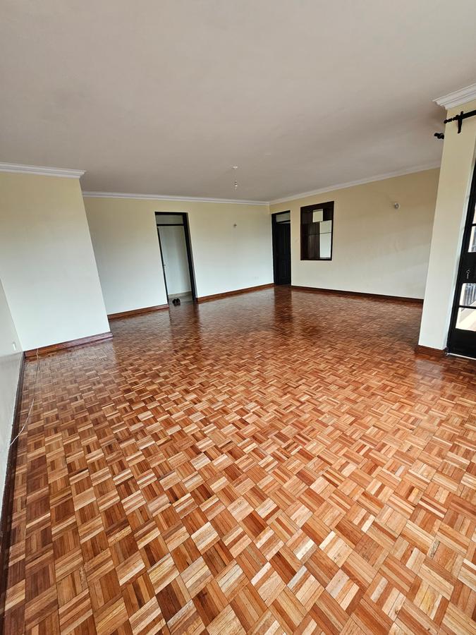 3 Bed Apartment with En Suite at Lavington - 12