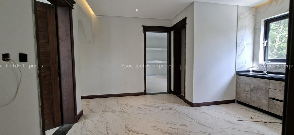 5 Bed House with En Suite in Nyari - 17