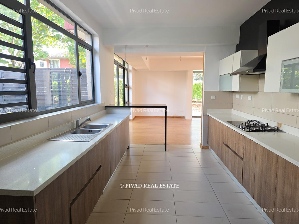 4 Bed House with Garden at Garden Estate - 2