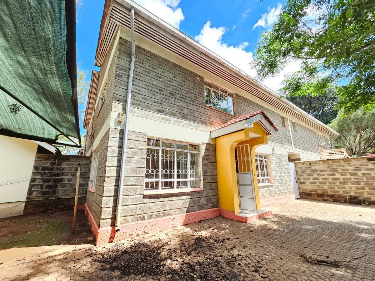 3,000 ft² Commercial Property with Service Charge Included in Lavington - 3