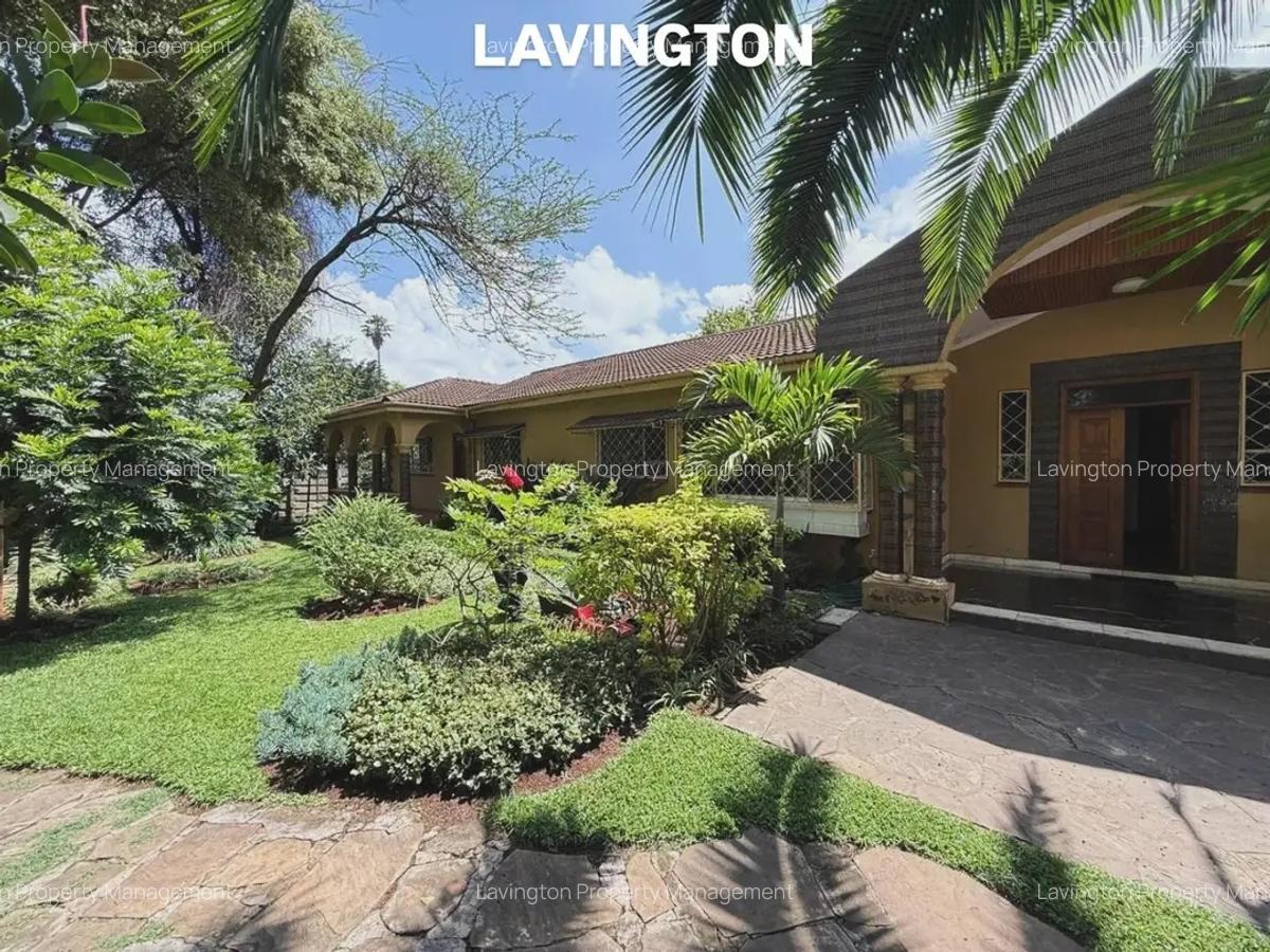 5 Bed House with En Suite at Lavington Green - 10