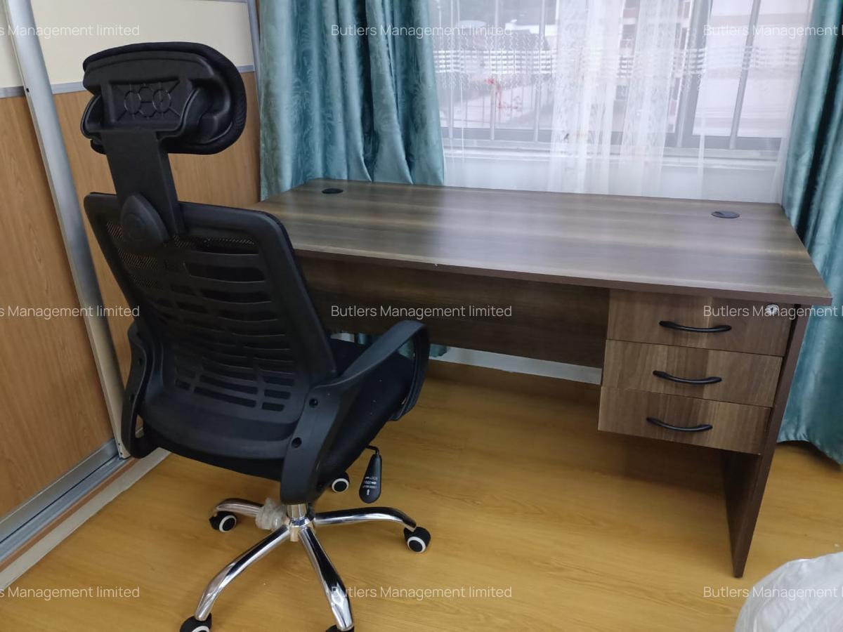 Serviced 3 Bed Apartment with En Suite in Brookside - 8