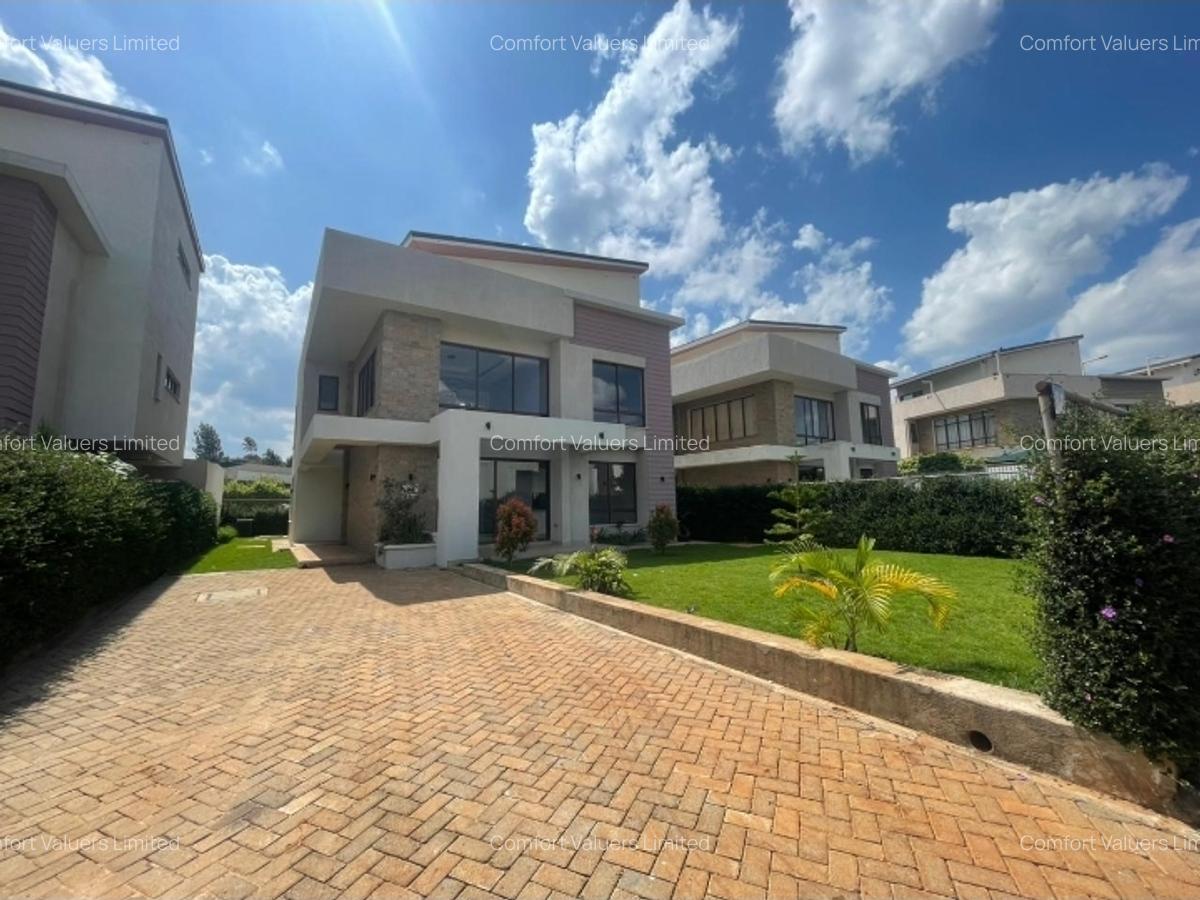 5 Bed Townhouse with En Suite at Runda - 2