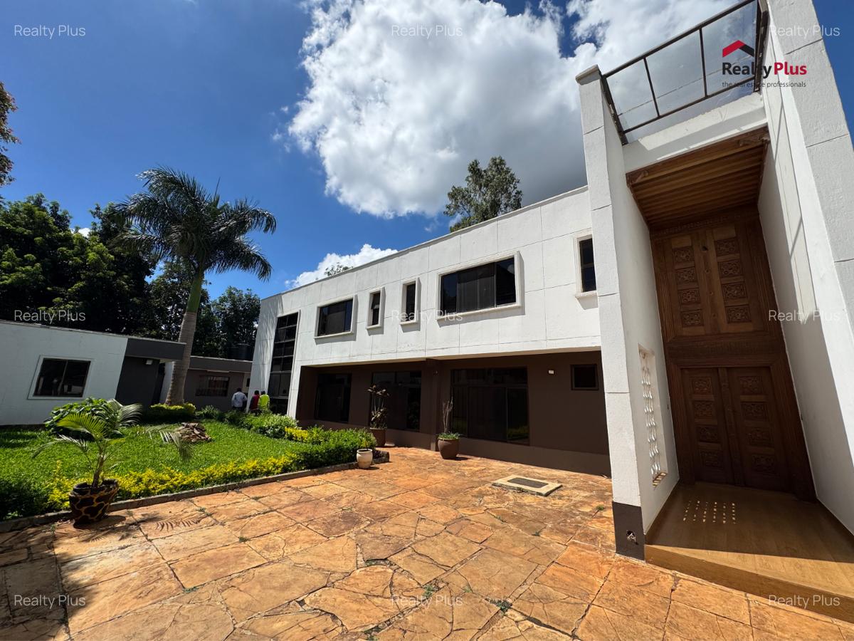 6 Bed Villa with En Suite in Runda - 3